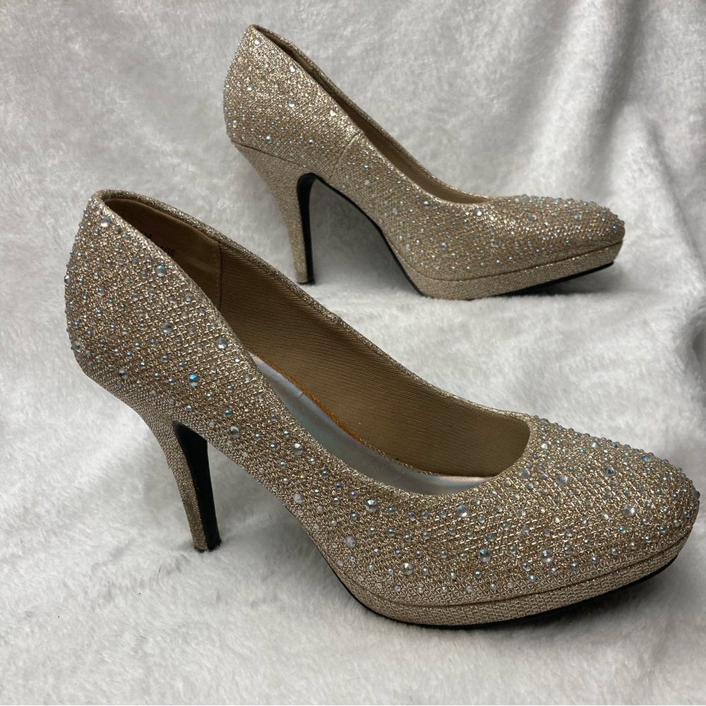 Elegant Glittering Heels with Rhinestones